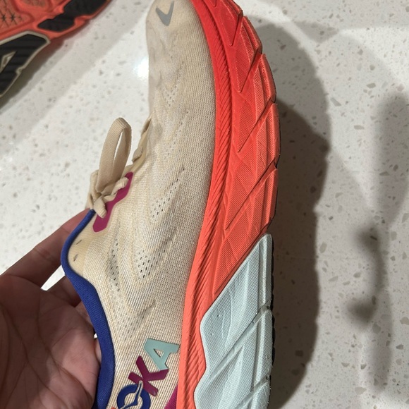 Hokas - Picture 9 of 9